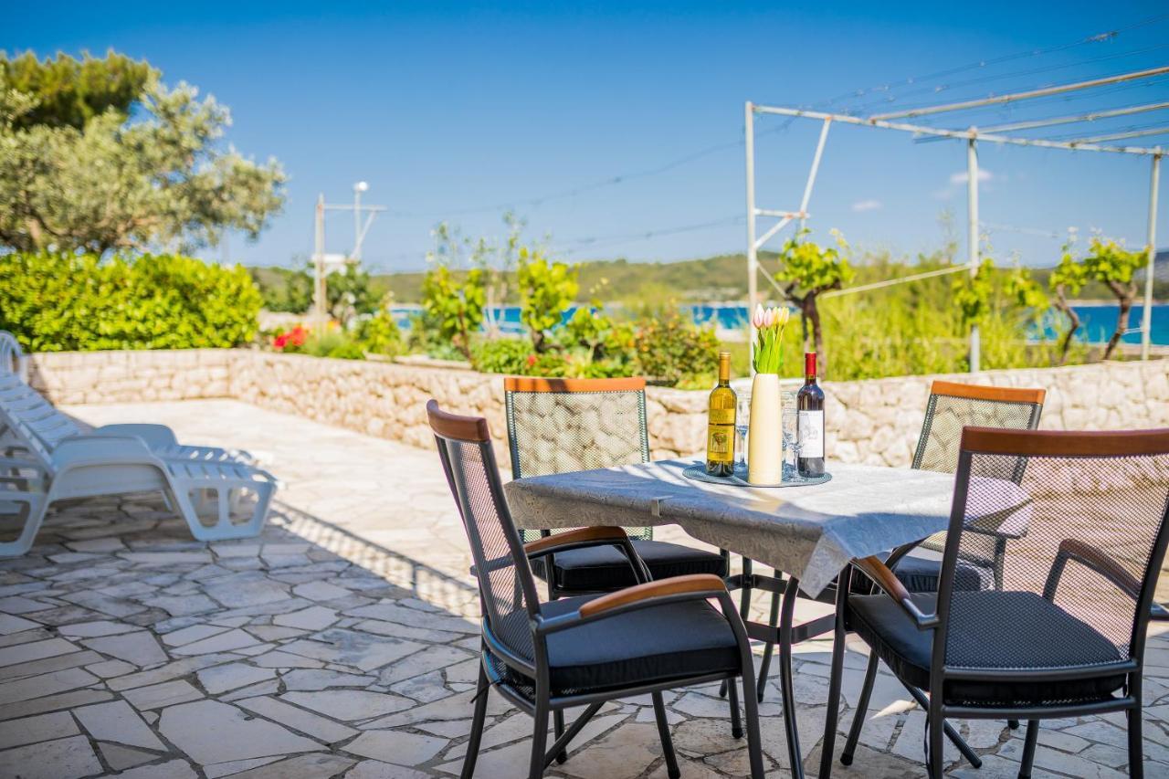 Apartment Kneze Račišće Екстериор снимка